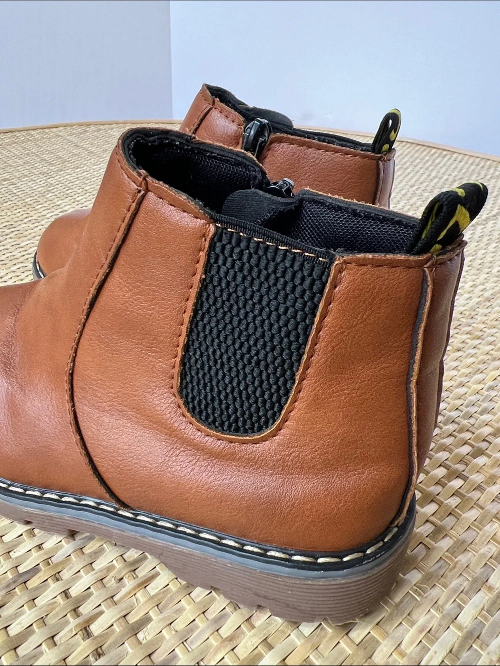 Kids Chelsea Chukka ankle boots brown side zip Toddler size 11 - EU 30